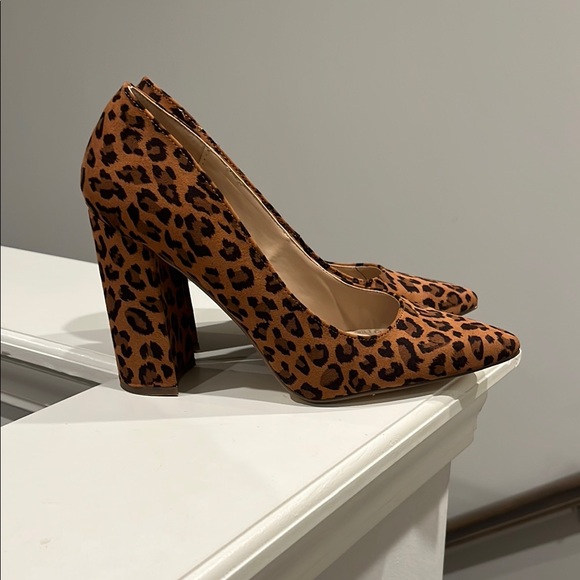 JustFab Holly Leopard Print Block Heel Pumps - Picture 3 of 6